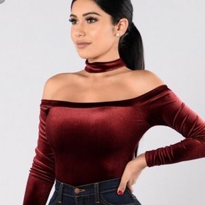 MAKE OFFER 🧨Fashion nova velour choker body suit